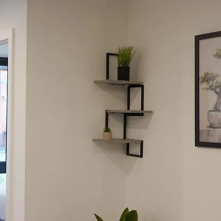 Centre Pad - Free Parking Apartment *