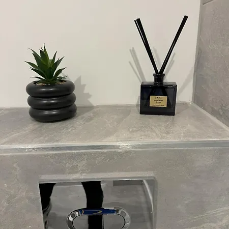 Centre Pad - Free Parking *