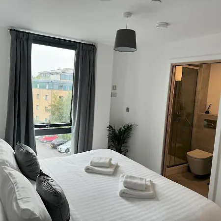 Centre Pad - Free Parking Apartment