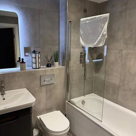 Apartment Centre Pad - Free Parking