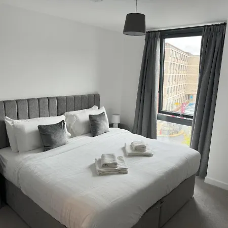 Centre Pad - Free Parking York