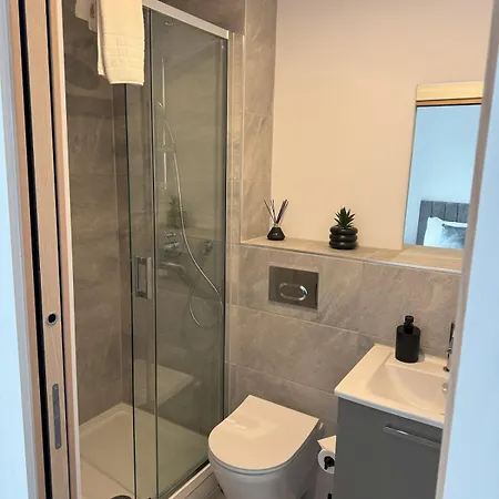 Apartment Centre Pad - Free Parking